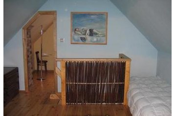 Letonia Chata Menģele, Interior